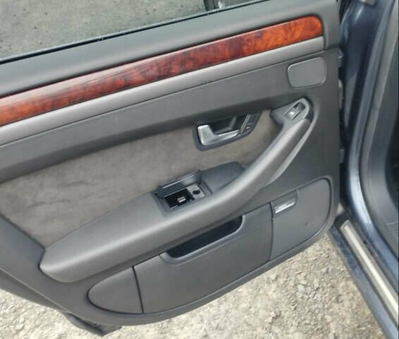 Синий Ауди А8, объемом двигателя 3 л и пробегом 370 тыс. км за 7300 $, фото 13 на Automoto.ua