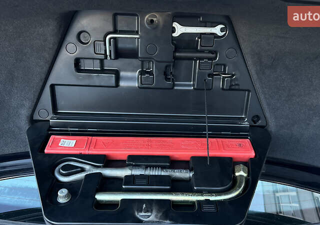 Синий Ауди А8, объемом двигателя 4 л и пробегом 261 тыс. км за 7300 $, фото 7 на Automoto.ua