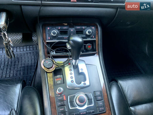 Синий Ауди А8, объемом двигателя 4.2 л и пробегом 366 тыс. км за 7800 $, фото 29 на Automoto.ua