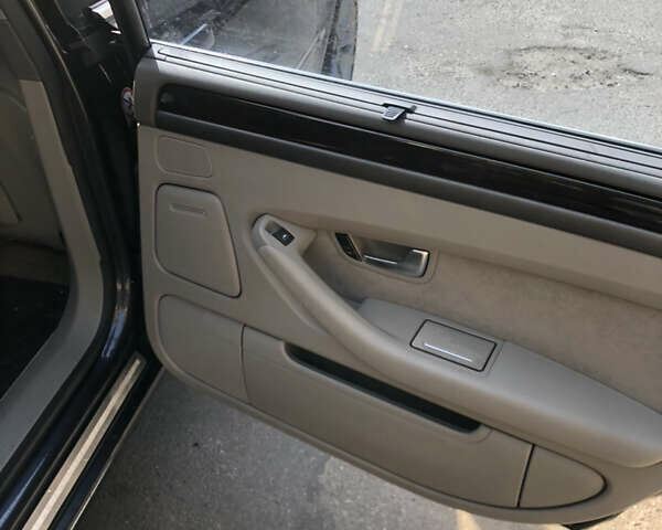 Синий Ауди А8, объемом двигателя 3 л и пробегом 319 тыс. км за 5800 $, фото 41 на Automoto.ua