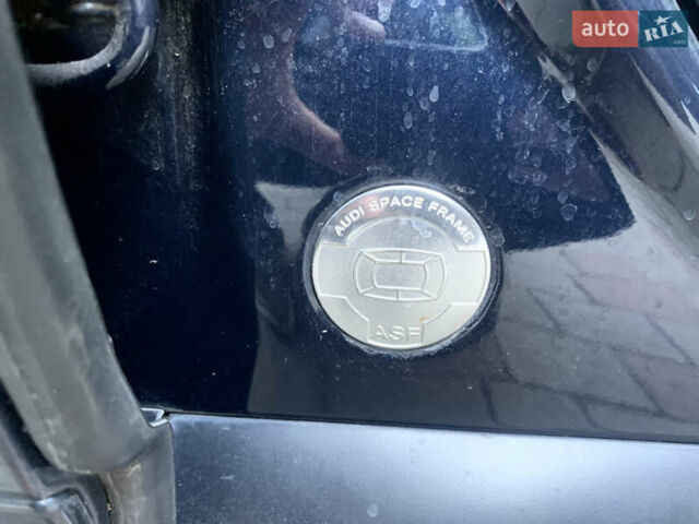 Синий Ауди А8, объемом двигателя 4.2 л и пробегом 366 тыс. км за 7800 $, фото 42 на Automoto.ua