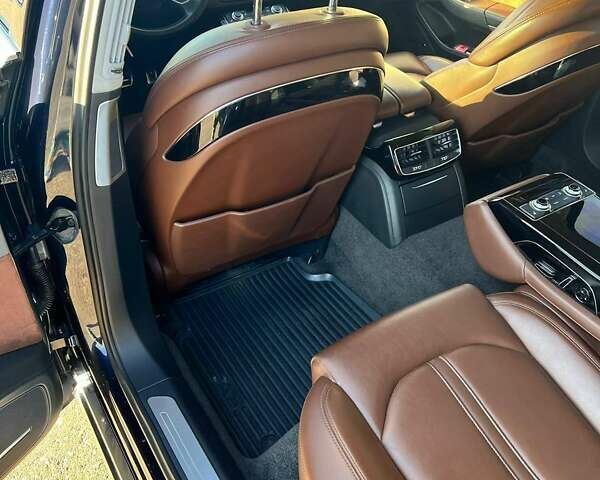 Синий Ауди А8, объемом двигателя 6.3 л и пробегом 160 тыс. км за 28000 $, фото 13 на Automoto.ua