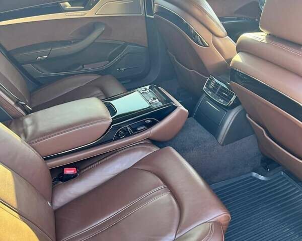 Синий Ауди А8, объемом двигателя 6.3 л и пробегом 160 тыс. км за 28000 $, фото 12 на Automoto.ua