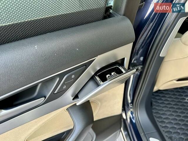 Синий Ауди А8, объемом двигателя 3 л и пробегом 230 тыс. км за 13777 $, фото 35 на Automoto.ua