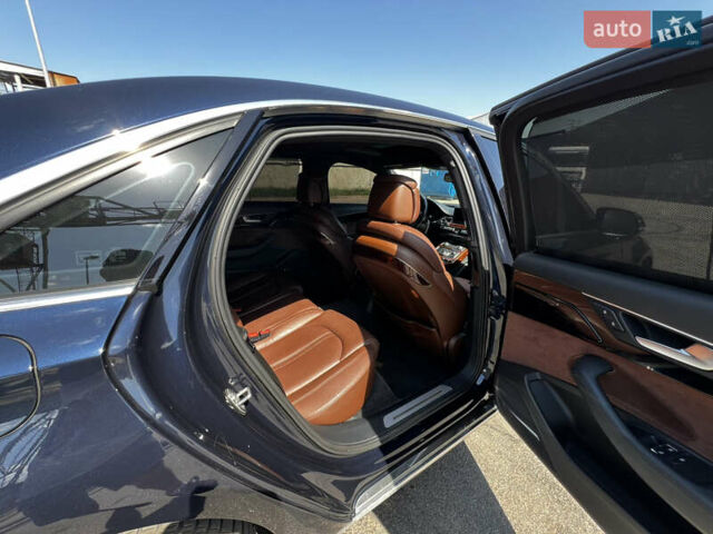 Синий Ауди А8, объемом двигателя 3 л и пробегом 267 тыс. км за 14700 $, фото 89 на Automoto.ua