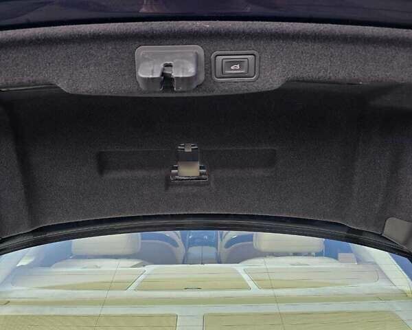 Ауди А8 2013 в Киеве на Automoto.ua Синий Ауди А8, объемом двигателя 3.99 л и пробегом 136 тыс. км за 24000 $, фото 22 на Automoto.ua