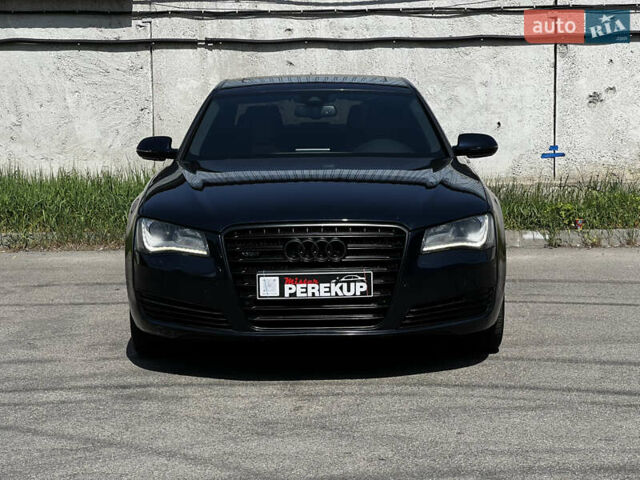 Синий Ауди А8, объемом двигателя 3 л и пробегом 267 тыс. км за 14700 $, фото 1 на Automoto.ua