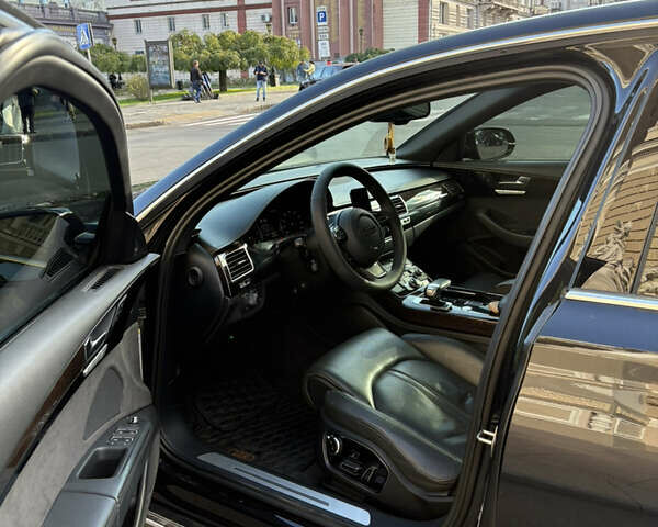 Синий Ауди А8, объемом двигателя 3 л и пробегом 215 тыс. км за 15500 $, фото 5 на Automoto.ua