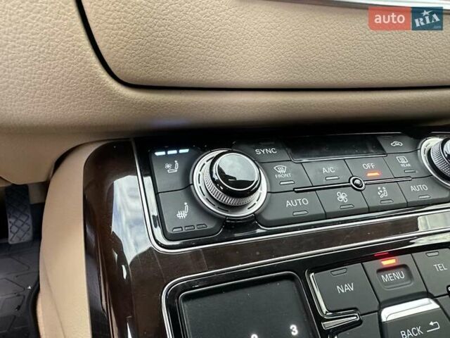 Синій Ауді A8, об'ємом двигуна 3 л та пробігом 248 тис. км за 18450 $, фото 69 на Automoto.ua