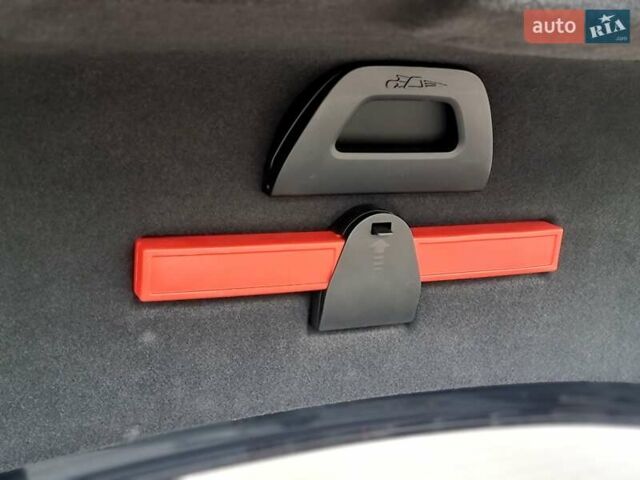 Синий Ауди А8, объемом двигателя 3 л и пробегом 249 тыс. км за 25500 $, фото 32 на Automoto.ua