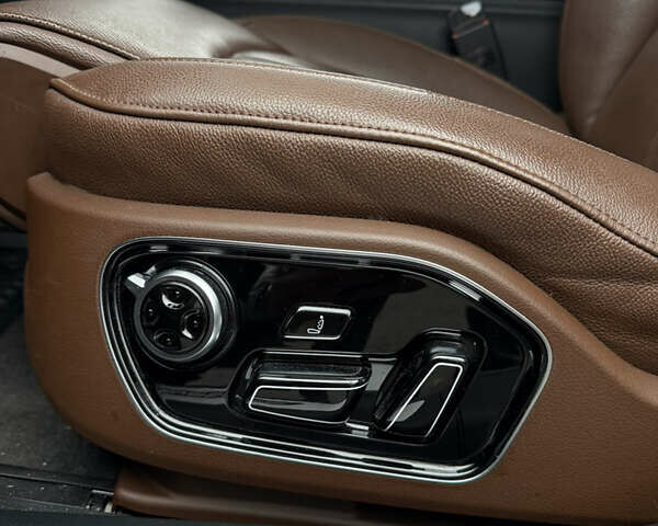 Синий Ауди А8, объемом двигателя 3 л и пробегом 162 тыс. км за 19500 $, фото 17 на Automoto.ua
