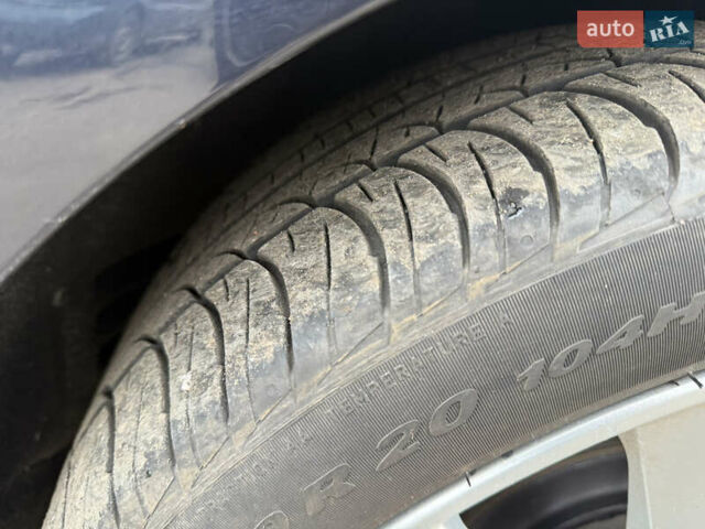 Синий Ауди А8, объемом двигателя 4 л и пробегом 240 тыс. км за 19250 $, фото 8 на Automoto.ua