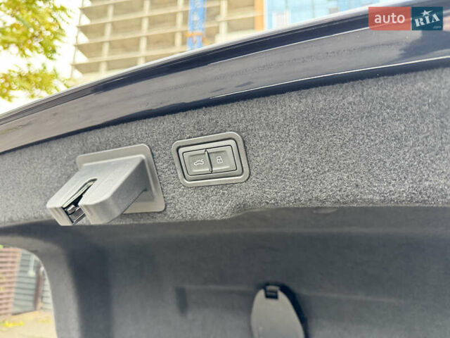 Ауди А8 2022 в Киеве на Automoto.ua Синий Ауди А8, объемом двигателя 3 л и пробегом 54 тыс. км за 69900 $, фото 43 на Automoto.ua