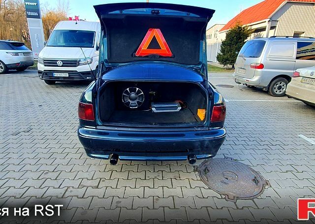 Зеленый Ауди А8, объемом двигателя 4.2 л и пробегом 460 тыс. км за 4500 $, фото 7 на Automoto.ua