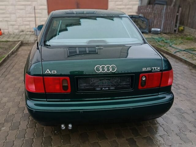 Зеленый Ауди А8, объемом двигателя 2.5 л и пробегом 270 тыс. км за 1999 $, фото 3 на Automoto.ua