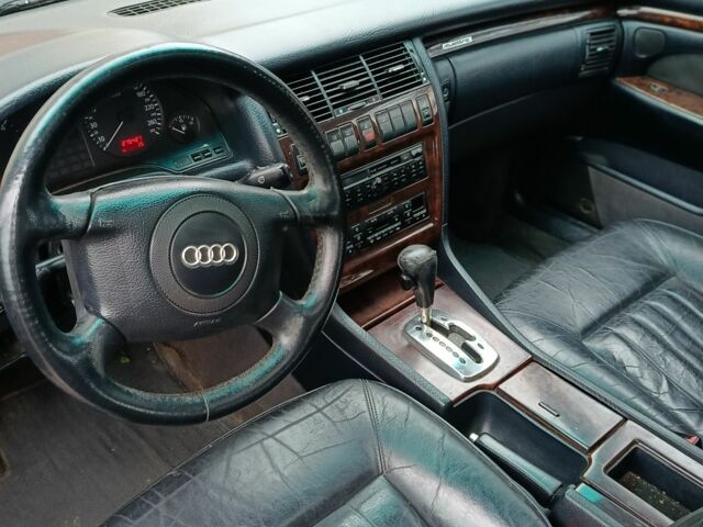 Зеленый Ауди А8, объемом двигателя 2.5 л и пробегом 270 тыс. км за 1999 $, фото 10 на Automoto.ua