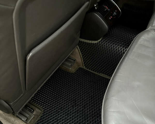 Зелений Ауді A8, об'ємом двигуна 3.3 л та пробігом 320 тис. км за 6500 $, фото 40 на Automoto.ua