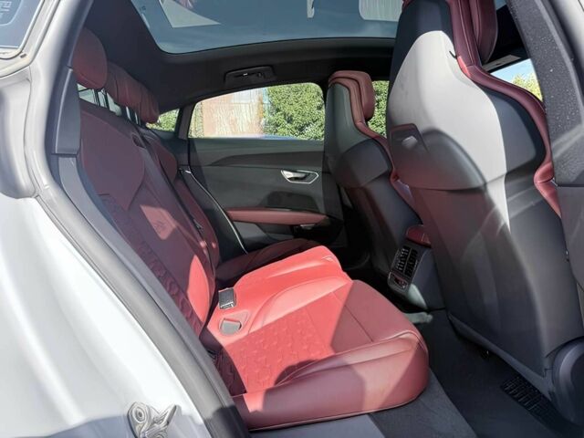 Белый Ауди Другая, объемом двигателя 0 л и пробегом 13 тыс. км за 35000 $, фото 12 на Automoto.ua