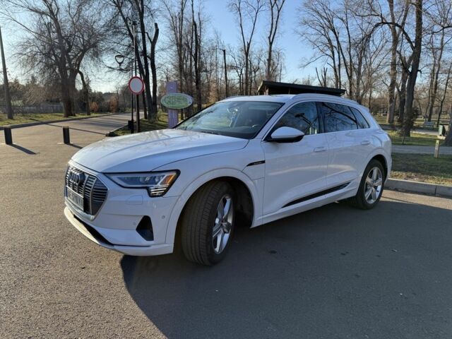 Белый Ауди Другая, объемом двигателя 0 л и пробегом 120 тыс. км за 29000 $, фото 3 на Automoto.ua