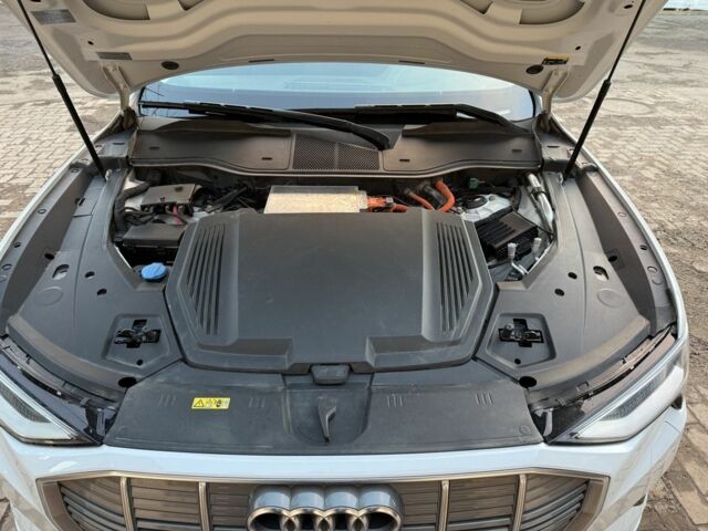 Белый Ауди Другая, объемом двигателя 0 л и пробегом 120 тыс. км за 29000 $, фото 12 на Automoto.ua