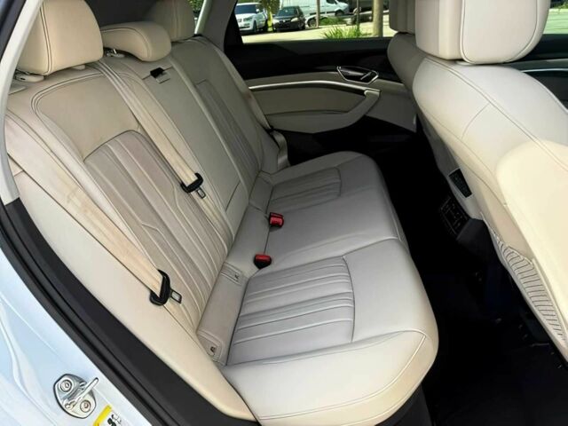 Білий Ауді Інша, об'ємом двигуна 0 л та пробігом 22 тис. км за 26568 $, фото 12 на Automoto.ua