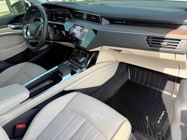 Білий Ауді Інша, об'ємом двигуна 0 л та пробігом 22 тис. км за 26568 $, фото 10 на Automoto.ua