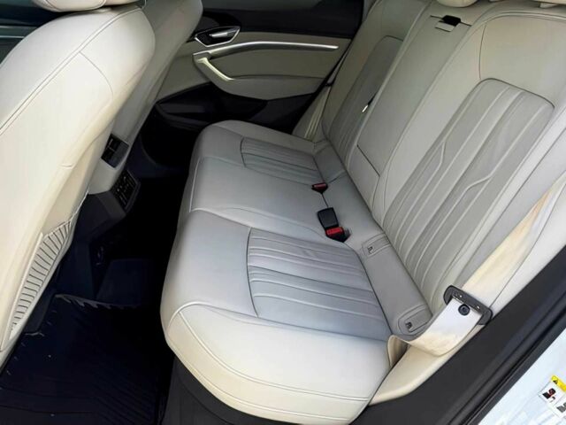 Білий Ауді Інша, об'ємом двигуна 0 л та пробігом 22 тис. км за 26568 $, фото 11 на Automoto.ua