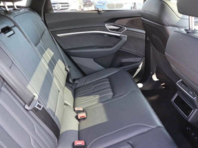 Белый Ауди Другая, объемом двигателя 0 л и пробегом 14 тыс. км за 12500 $, фото 9 на Automoto.ua