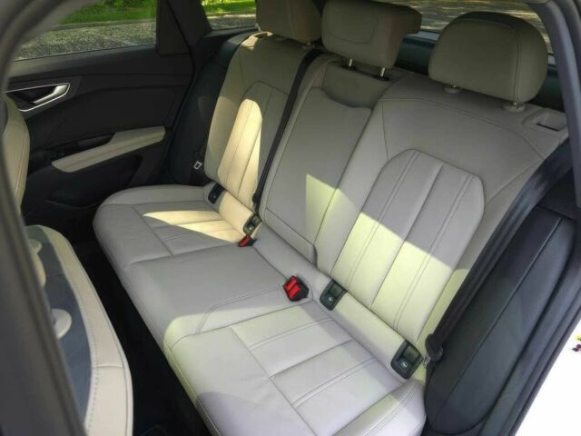 Білий Ауді Інша, об'ємом двигуна 0 л та пробігом 25 тис. км за 32000 $, фото 13 на Automoto.ua