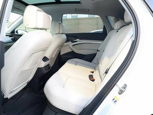 Белый Ауди Другая, объемом двигателя 0 л и пробегом 17 тыс. км за 24800 $, фото 11 на Automoto.ua