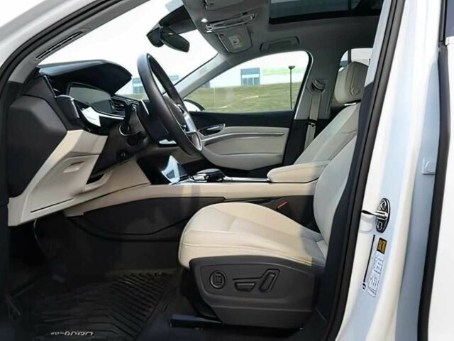 Белый Ауди Другая, объемом двигателя 0 л и пробегом 17 тыс. км за 24800 $, фото 5 на Automoto.ua