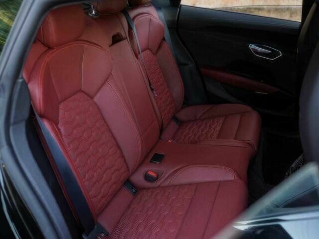 Чорний Ауді Інша, об'ємом двигуна 0 л та пробігом 19 тис. км за 34000 $, фото 9 на Automoto.ua