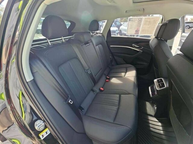 Черный Ауди Другая, объемом двигателя 0 л и пробегом 23 тыс. км за 78000 $, фото 10 на Automoto.ua