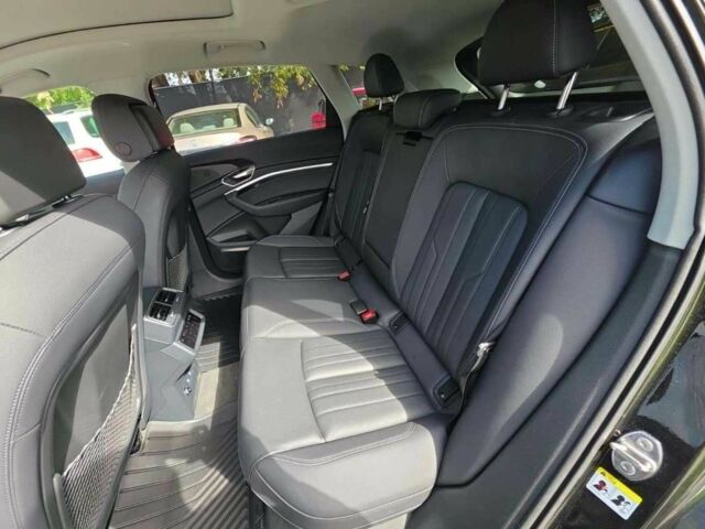 Черный Ауди Другая, объемом двигателя 0 л и пробегом 23 тыс. км за 78000 $, фото 7 на Automoto.ua