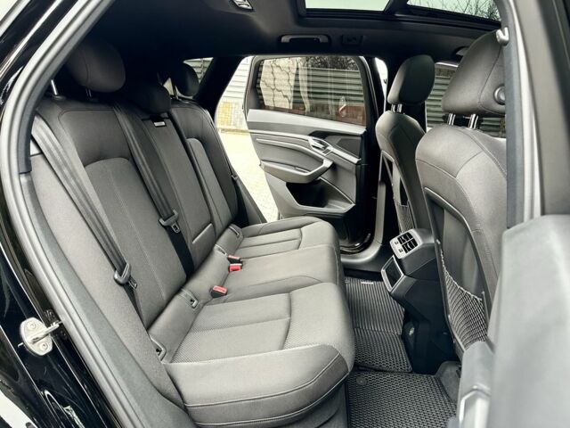 Чорний Ауді Інша, об'ємом двигуна 0 л та пробігом 180 тис. км за 25000 $, фото 10 на Automoto.ua