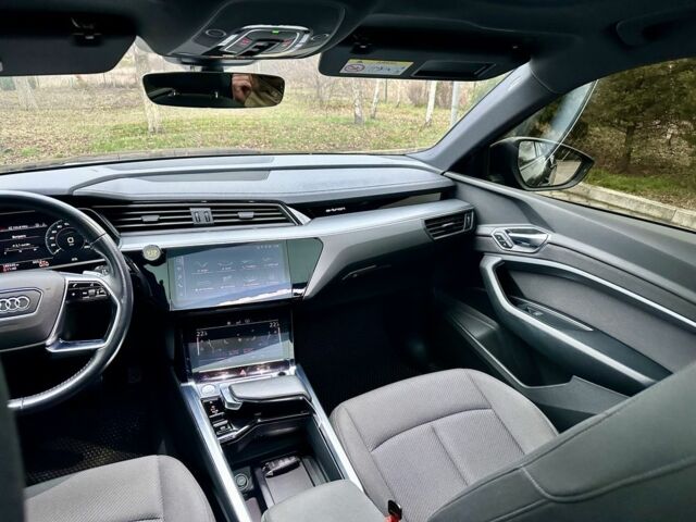 Чорний Ауді Інша, об'ємом двигуна 0 л та пробігом 180 тис. км за 25000 $, фото 14 на Automoto.ua