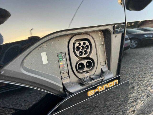 Черный Ауди Другая, объемом двигателя 0 л и пробегом 165 тыс. км за 25999 $, фото 9 на Automoto.ua