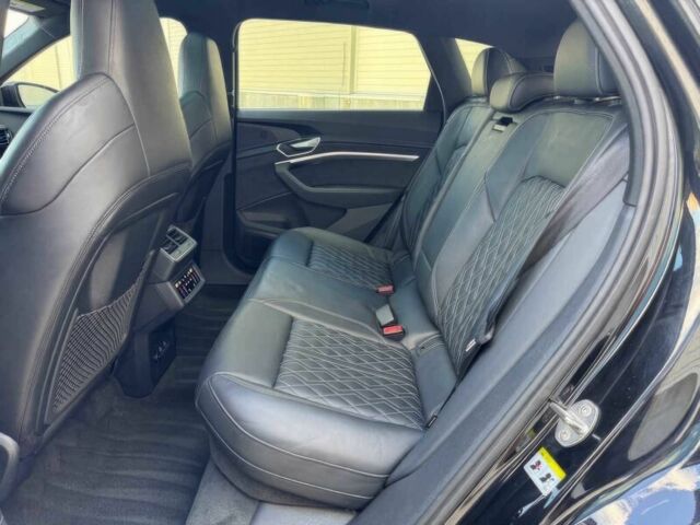 Чорний Ауді Інша, об'ємом двигуна 0 л та пробігом 13 тис. км за 14800 $, фото 11 на Automoto.ua