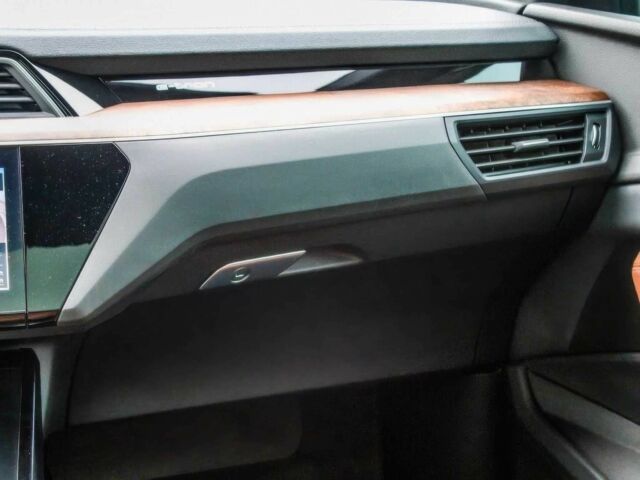 Черный Ауди Другая, объемом двигателя 0 л и пробегом 19 тыс. км за 31000 $, фото 12 на Automoto.ua