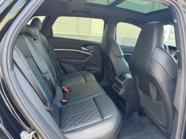 Чорний Ауді Інша, об'ємом двигуна 0 л та пробігом 13 тис. км за 14800 $, фото 10 на Automoto.ua