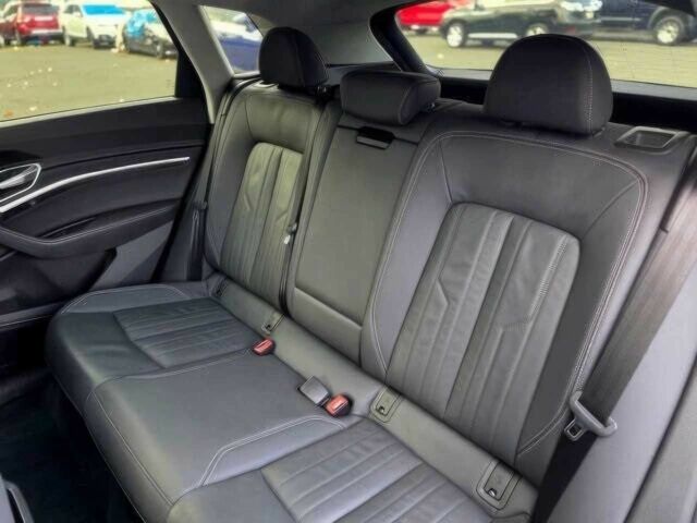 Черный Ауди Другая, объемом двигателя 0 л и пробегом 28 тыс. км за 21000 $, фото 11 на Automoto.ua