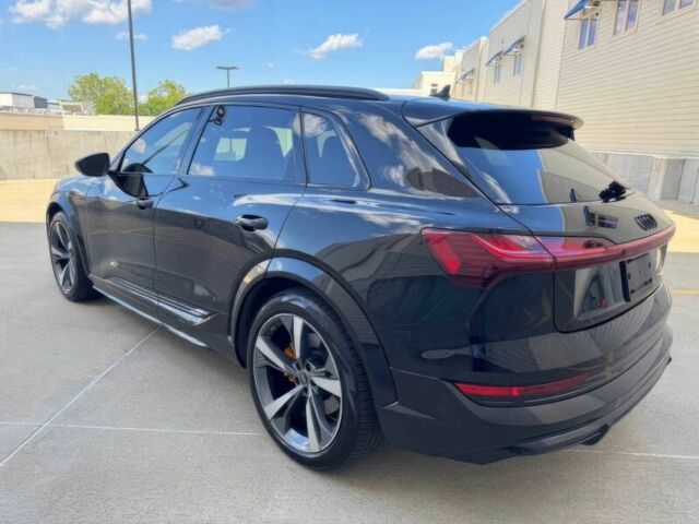 Чорний Ауді Інша, об'ємом двигуна 0 л та пробігом 13 тис. км за 14800 $, фото 5 на Automoto.ua