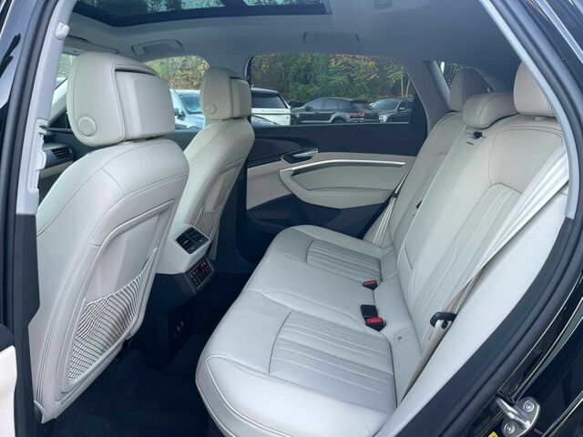 Черный Ауди Другая, объемом двигателя 0 л и пробегом 13 тыс. км за 16000 $, фото 11 на Automoto.ua