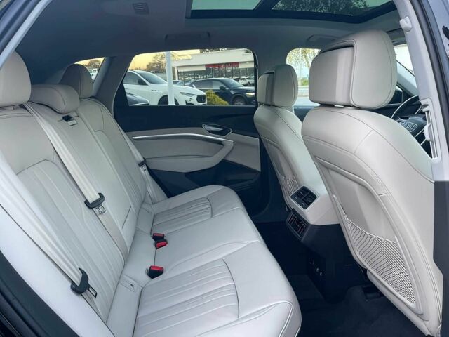 Черный Ауди Другая, объемом двигателя 0 л и пробегом 13 тыс. км за 16000 $, фото 12 на Automoto.ua