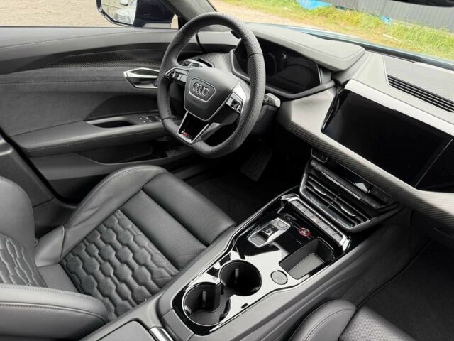 Сірий Ауді Інша, об'ємом двигуна 0 л та пробігом 7 тис. км за 78000 $, фото 22 на Automoto.ua