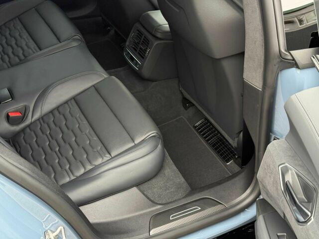 Сірий Ауді Інша, об'ємом двигуна 0 л та пробігом 7 тис. км за 78000 $, фото 19 на Automoto.ua