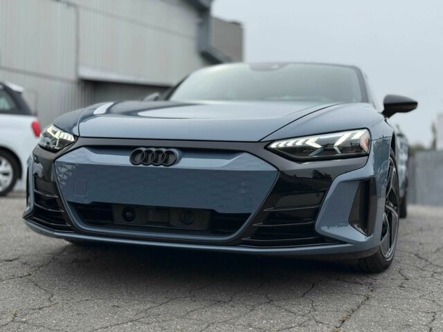 Сірий Ауді Інша, об'ємом двигуна 0 л та пробігом 7 тис. км за 78000 $, фото 6 на Automoto.ua