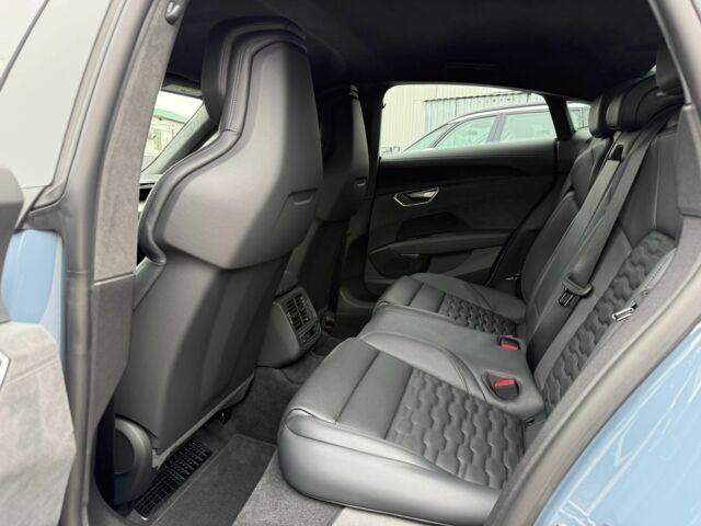 Сірий Ауді Інша, об'ємом двигуна 0 л та пробігом 7 тис. км за 78000 $, фото 16 на Automoto.ua