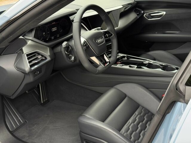 Сірий Ауді Інша, об'ємом двигуна 0 л та пробігом 7 тис. км за 78000 $, фото 8 на Automoto.ua