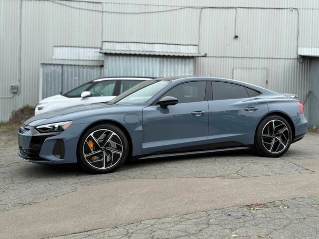 Сірий Ауді Інша, об'ємом двигуна 0 л та пробігом 7 тис. км за 78000 $, фото 5 на Automoto.ua